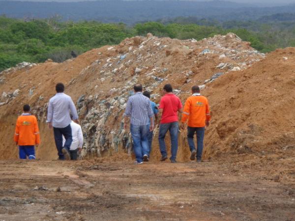 Ministério Público visita aterro sanitário de Floriano.(Imagem:FlorianoNews)