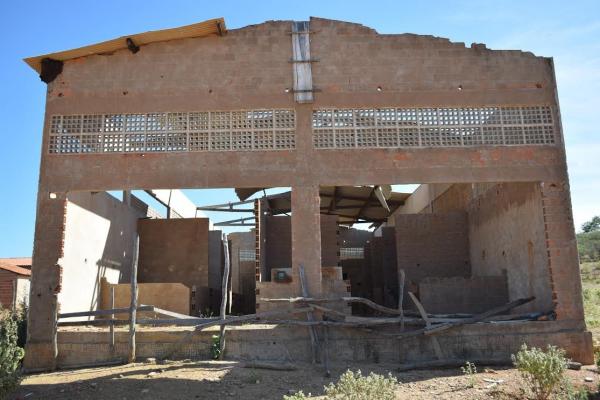 Mercado Público abandonado na zona rural de Dom Inocêncio.(Imagem:Alonso Gomes/Arquivo Pessoal)