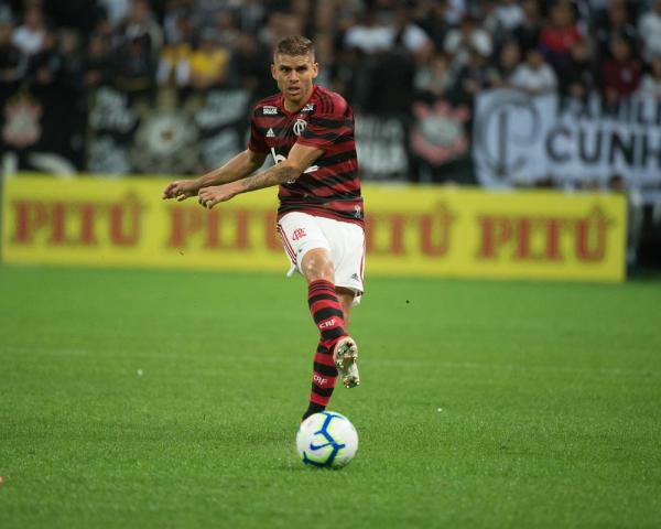 Diretoria rubro-negra planeja conversa com Cuéllar.(Imagem:Alexandre Vidal/Flamengo)