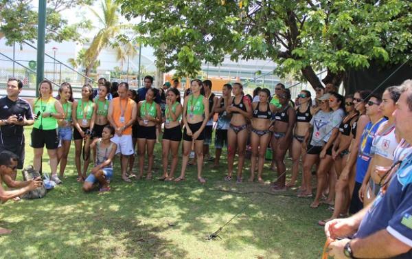 Atletas recebem premiação da etapa de Teresina.(Imagem:Renan Morais/GLOBOESPORTE.COM)