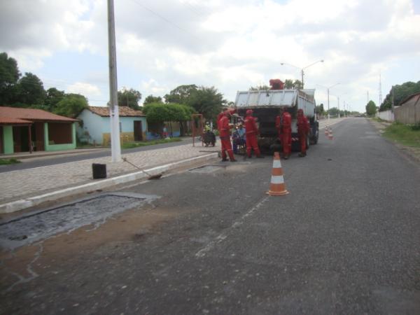 Trabalhadores na recuperação da Pista(Imagem:redação)