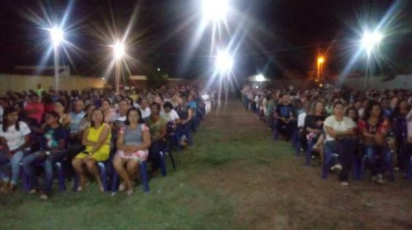 Fieis católicos participam da Missa da Misericórdia no bairro Caixa Dágua.(Imagem:FlorianoNews)