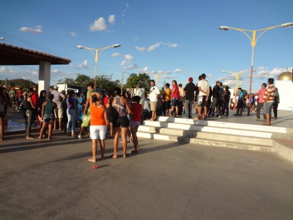 Coligação Força do Povo realizou concentração na Praça Santo Antônio.(Imagem:FlorianoNews)