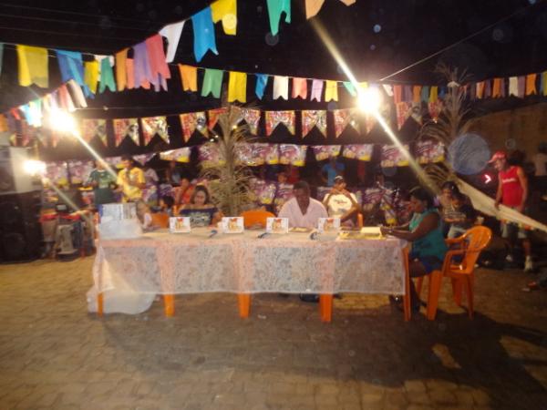 Alegria e animação marcaram o encerramento do 7º Arrastapé no bairro Tiberão.(Imagem:FlorianoNews)