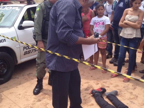 Garoto de 15 anos foi morto com tiro nas costas ao voltar da escola.(Imagem:Catarina Costa/G1)