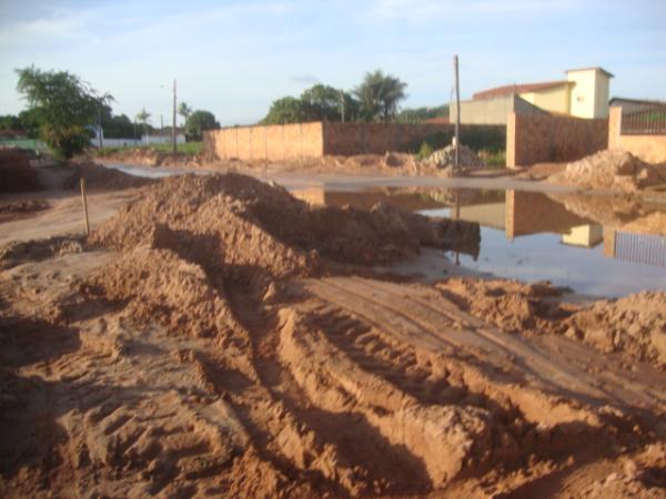 Resto de Barro e lama na Rua Gabriel Ferreira(Imagem:redaçao)