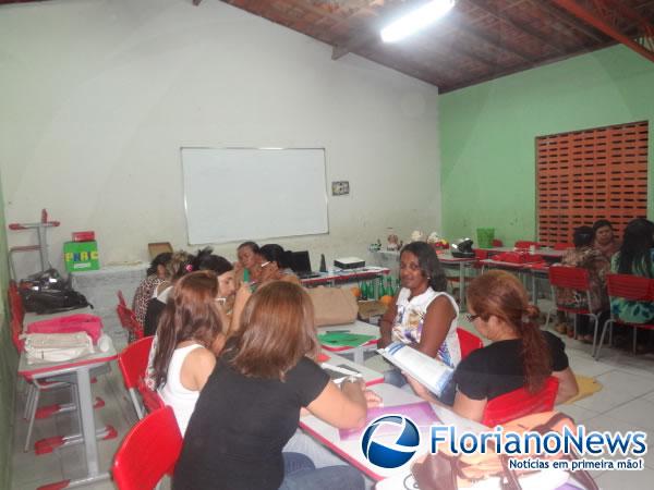  Professores da rede municipal participaram de encontro de formação do PNAIC.(Imagem:FlorianoNews)