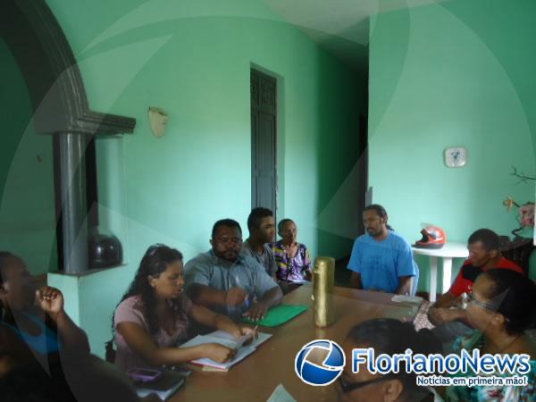 Reunião com quadrilheiros discute a realização do festival de quadrilhas em Floriano.(Imagem:FlorianoNews)