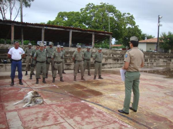 Visitou o quartel em busca de ocorrências (Imagem:FlorianoNews)