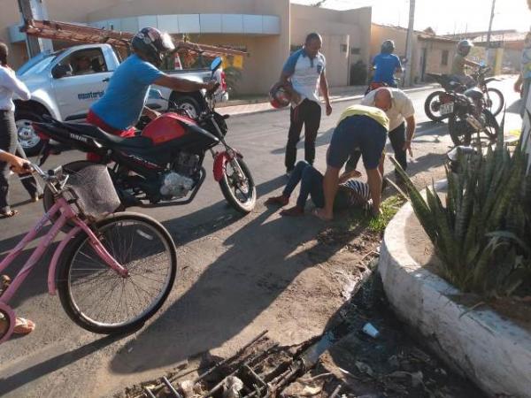 Mulher fica ferida em acidente no bairro Manguinha.(Imagem:FlorianoNews)