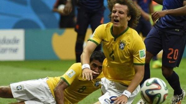 David Luiz vai ao chão em derrota do Brasil contra Holanda.(Imagem:Getty Images)