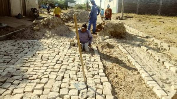 Obras de implantação de pavimentação poliédrica têm início em Floriano.(Imagem:FlorianoNews)