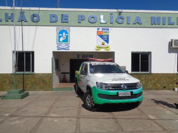 Automóvel e motocicleta são furtados no Centro de Floriano.(Imagem:FlorianoNews)