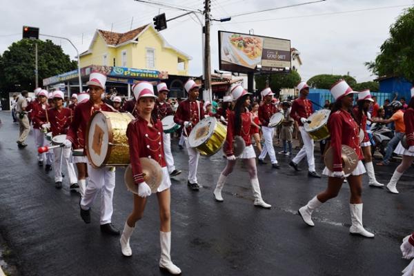 Prefeito prestigia desfile do Ginásio 1º de Maio.(Imagem:Secom)