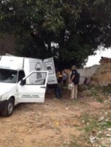 Mulher estava em uma casa abandonada no bairro Bela Vista na Zona Sul de Teresina.(Imagem:Gilcilene Araújo/G1)