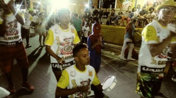 Escolas do Grupo de Acesso de Floriano desfilam na Avenida Getúlio Vargas.(Imagem:FlorianoNews)