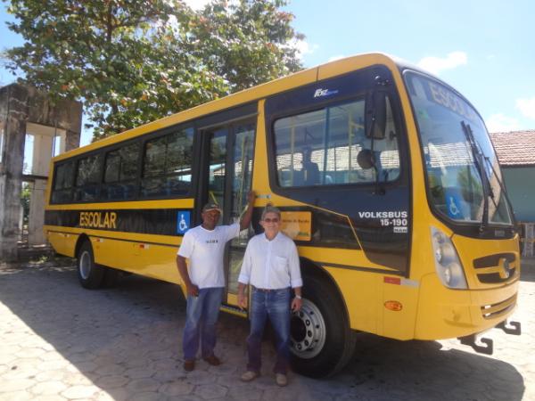 Secretaria Municipal de Educação recebe ônibus escolar.(Imagem:FlorianoNews)