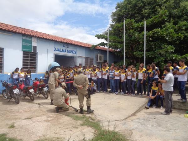 Corpo de Bombeiros realiza palestra sobre prevenção de incêndio e uso de extintores.(Imagem:FlorianoNews)