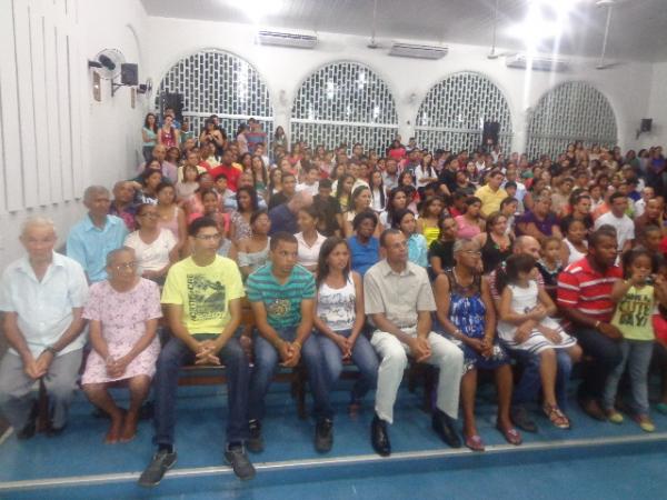 Missa da Misericórdia atrai multidão na Paróquia de Nossa Senhora das Graças.(Imagem:FlorianoNews)