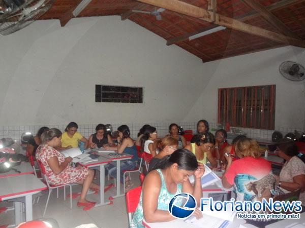  Professores da rede municipal participaram de encontro de formação do PNAIC.(Imagem:FlorianoNews)