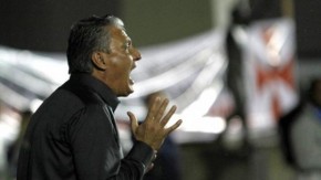 Tite, técnico do Corinthians, grita durante o jogo contra o Vasco.(Imagem:Ale Vianna / Ag. Estado)