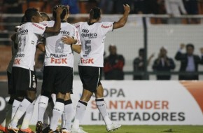 Corinthians, já classificado, jogou tranquilo e venceu mais uma em casa.(Imagem:Agência Estado)