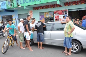 Criança de 2 anos é deixada trancada dentro de carro e apavora população(Imagem:Divulgação)