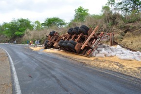 Acidente  com carreta próximo a Paraibano-MA(Imagem:Hilton Franco)