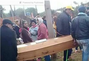 Jovem dado como morto aparece no próprio funeral.(Imagem:Divulgação)