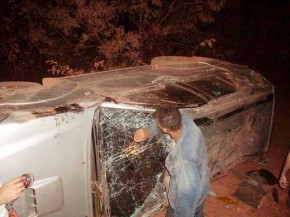 Carro do deputado Assis Carvalho capota no interior do PI(Imagem:Marcelo Medeiros )