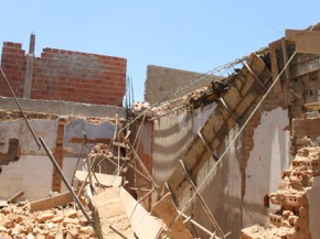 Parede desaba e operário morre em construção no centro de Teresina.(Imagem:Raulino Neto )