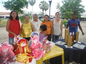 Coopeartes promoveu mostra de artesanato na Praça Dr. Sebastião Martins.(Imagem:FlorianoNews)