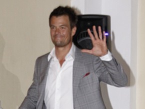 Josh Duhamel na coletiva de imprensa de 'Transformers 3' no Rio.(Imagem:Divulgação)