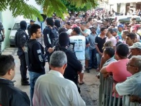 Quatro suspeitos foram apreendidos pela polícia.(Imagem:João Pedro/Portal Mais Castelo)