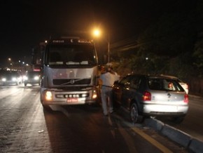 Carros colidiram de frente.(Imagem:Ellyo Teixeira/G1)