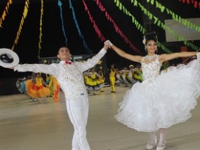 Quadrilha São João Dourado, de Piripiri.(Imagem: Fernando Brito/G1)