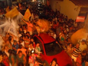 Multidão festejou a vitória de Gilberto Jr em Floriano.(Imagem:FlorianoNews)