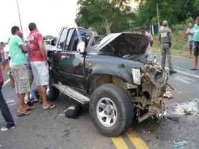 Colisão entre ônibus e Hilux deixa sete mortos(Imagem:Divulgação)