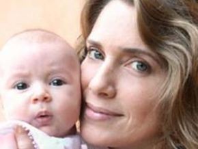 Letícia Spiller mostra Stella, sua filha de 3 meses(Imagem:Divulgação)