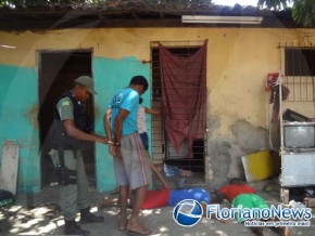 Polícia Militar estoura boca de fumo(Imagem:FlorianoNews)