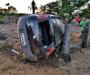 Pai e filha morrem ao serem arremessados de carro no Piauí(Imagem:Piauí em Dia)