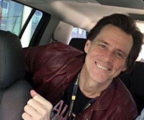 Jim Carrey assume namoro com atriz com que faz par romântico em série.(Imagem:Instagram)