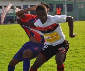 Neilson, meia do Flamengo-PI, durante o Campeonato Piauiense de 2013.(Imagem:Renan Morais)