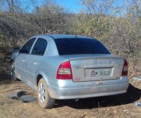 Cofre pesado obriga bandidos a abandonarem carro após roubo.(Imagem:Divulgação)