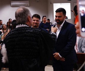 Cerimônia oficializa casamento civil de 8 casais homoafetivos.(Imagem:CidadeVerde.com)