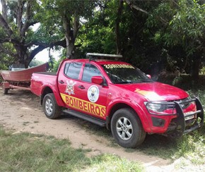 Bombeiros retiram corpo de homem não identificado do Rio Poty.(Imagem:CidadeVerde.com)