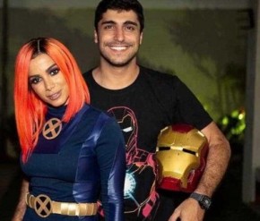 Anitta volta para casa da mãe após separação.(Imagem:Famosidades)