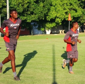 Célio e Fabinho retornam aos treinos na quarta.(Imagem: André Leal)