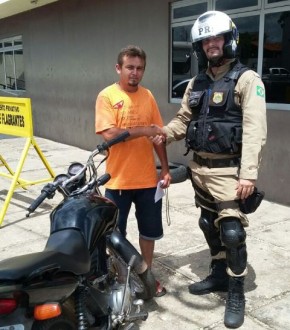 Motocicleta é devolvida ao proprietário.(Imagem:PRF)