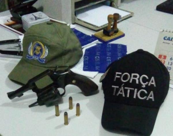 Homem é detido por porte ilegal de arma de fogo em Floriano.(Imagem:Força Tática)